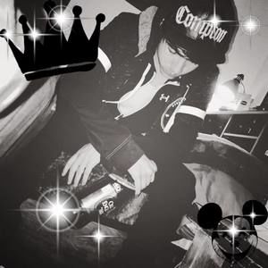 Meet your Posher, Ezzie